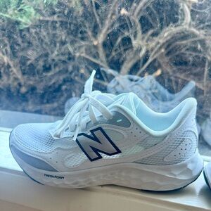 New Balance Women's Fresh Foam Arishi
V4 White Running Shoes, Size 7 W